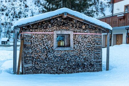 Carbones Todo en Negro | consejos almacenar la lena consejos-almacenar-la-leña