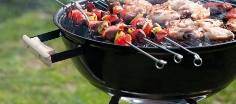 Carbones Todo en Negro | Como limpiar la barbacoa Como limpiar la barbacoa